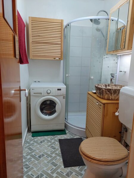 Titan - Metrou Costin Georgian